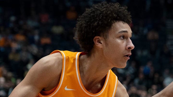 Tennessee forward Nate Ament drives the baseline against Vanderbilt forward Jalen Washington.