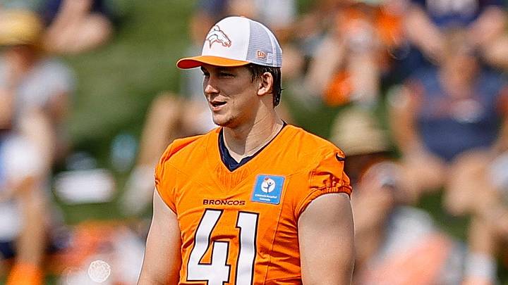 Denver Broncos linebacker Drew Sanders