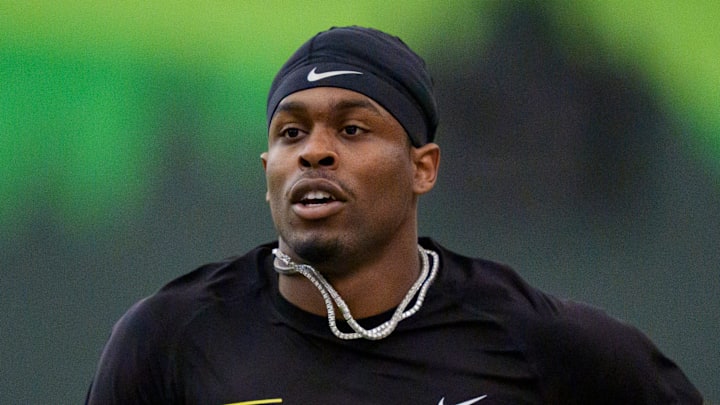Former Oregon wide receiver Malik Benson carries the ball during Oregon Pro Day.