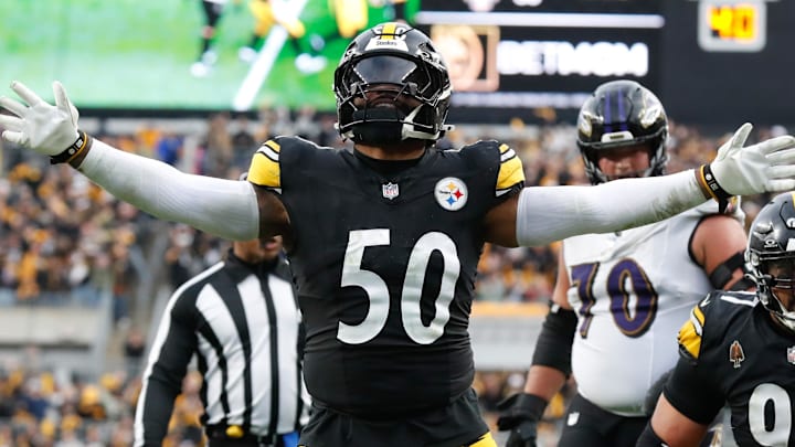 Nov 17, 2024; Pittsburgh, Pennsylvania, USA; Pittsburgh Steelers linebacker Elandon Roberts (50) reacts after stopping the Baltimore Ravens on a two point conversion attempt during the fourth quarter at Acrisure Stadium. Mandatory Credit: Charles LeClaire-Imagn Images Nov 17, 2024; Pittsburgh, Pennsylvania, USA; Pittsburgh Steelers linebacker Elandon Roberts (50) reacts after stopping the Baltimore Ravens on a two point conversion attempt during the fourth quarter at Acrisure Stadium. Mandatory Credit: Charles LeClaire-Imagn Images