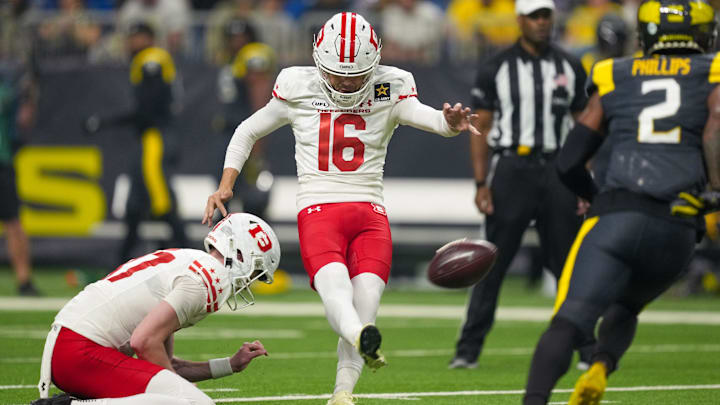 DC Defenders kicker Matt McCrane kicks a field goal.