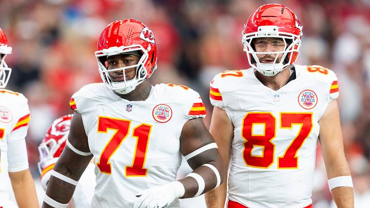 Aug 9, 2025; Glendale, Arizona, USA; Kansas City Chiefs offensive tackle Josh Simmons (71) and tight end Travis Kelce (87) against the Arizona Cardinals during a preseason NFL game at State Farm Stadium. Mandatory Credit: Mark J. Rebilas-Imagn Images Aug 9, 2025; Glendale, Arizona, USA; Kansas City Chiefs offensive tackle Josh Simmons (71) and tight end Travis Kelce (87) against the Arizona Cardinals during a preseason NFL game at State Farm Stadium. Mandatory Credit: Mark J. Rebilas-Imagn Images