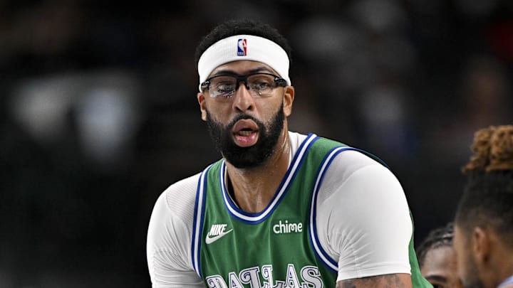 Oct 26, 2025; Dallas, Texas, USA; Dallas Mavericks forward Anthony Davis (3) looks to hand the ball off to guard D'Angelo Russell (5) during the second quarter against the Toronto Raptors at the American Airlines Center. Mandatory Credit: Jerome Miron-Imagn Images Oct 26, 2025; Dallas, Texas, USA; Dallas Mavericks forward Anthony Davis (3) looks to hand the ball off to guard D'Angelo Russell (5) during the second quarter against the Toronto Raptors at the American Airlines Center. Mandatory Credit: Jerome Miron-Imagn Images