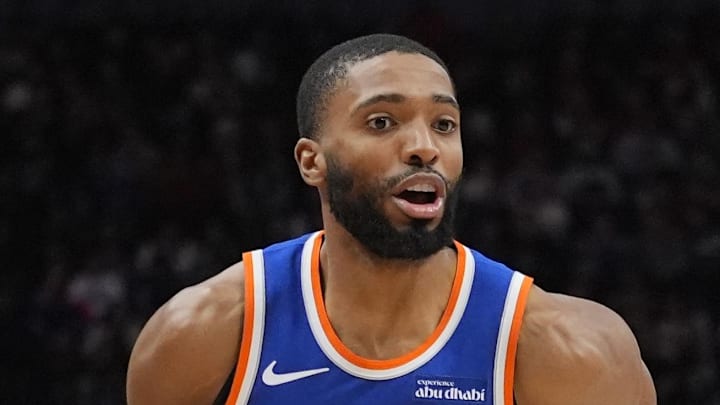 Jan 28, 2026; Toronto, Ontario, CAN; New York Knicks guard Mikal Bridges (25) dribbles the ball against Toronto Raptors guard Ja'Kobe Walter (14) during the first half at Scotiabank Arena. Mandatory Credit: John E. Sokolowski-Imagn Images Jan 28, 2026; Toronto, Ontario, CAN; New York Knicks guard Mikal Bridges (25) dribbles the ball against Toronto Raptors guard Ja'Kobe Walter (14) during the first half at Scotiabank Arena. Mandatory Credit: John E. Sokolowski-Imagn Images