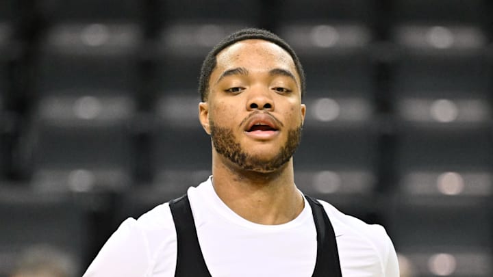 Mar 7, 2026; Eugene, Oregon, USA; Oregon Ducks forward Kwame Evans Jr. (10) warms up before the game against the Washington Huskies at Matthew Knight Arena. Mandatory Credit: Craig Strobeck-Imagn Images Mar 7, 2026; Eugene, Oregon, USA; Oregon Ducks forward Kwame Evans Jr. (10) warms up before the game against the Washington Huskies at Matthew Knight Arena. Mandatory Credit: Craig Strobeck-Imagn Images