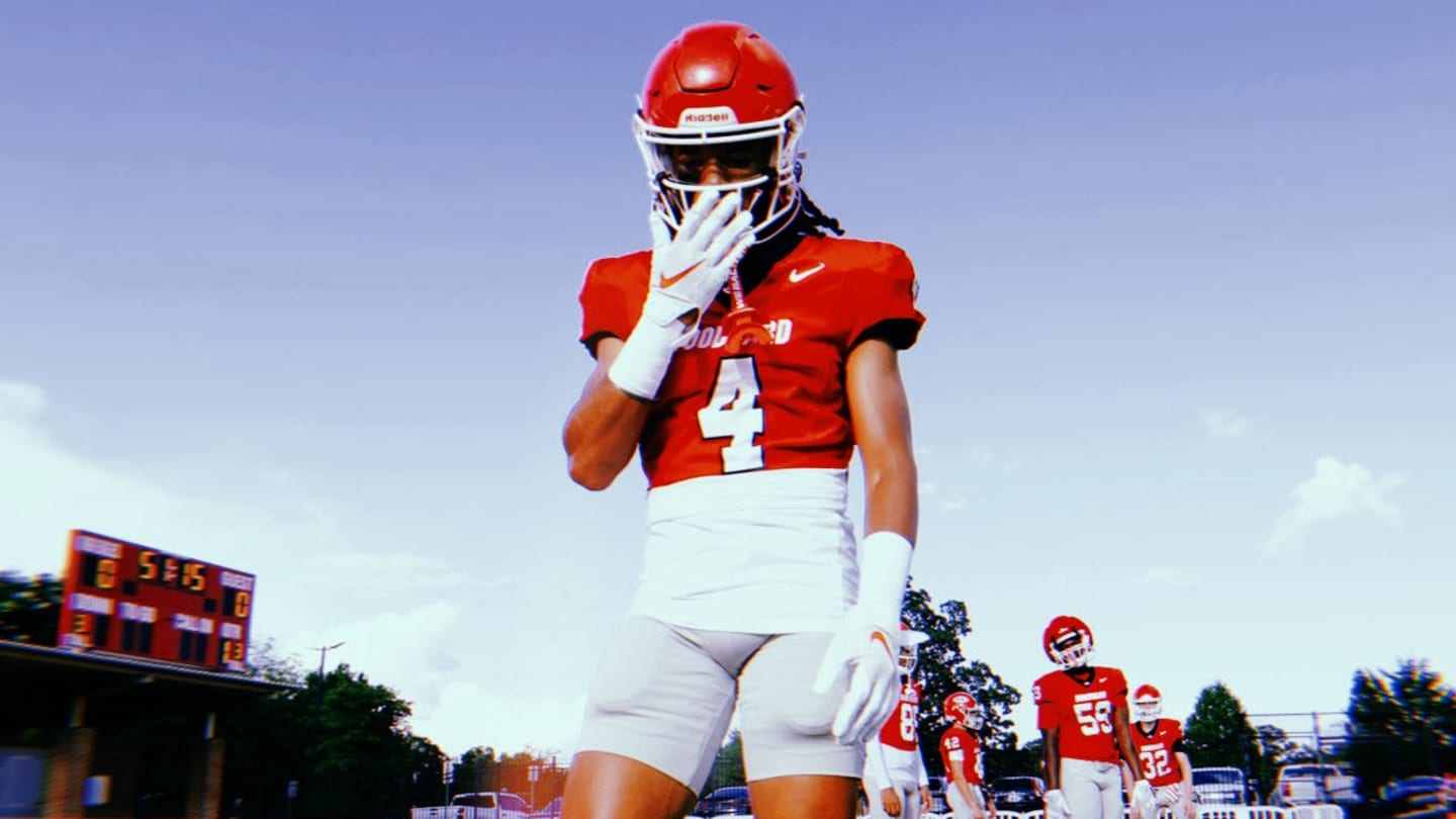 Ole Miss Football Dishes Out Offer to Fast-Rising Arkansas Razorbacks, Florida Target