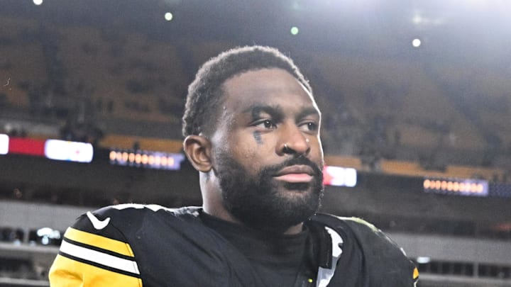 Pittsburgh Steelers wide receiver DK Metcalf leaves the field