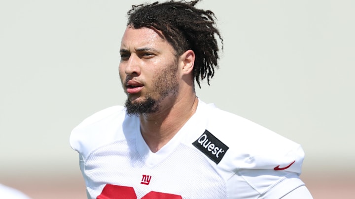 New York Giants defensive tackle D.J. Davidson (98) Mandatory Credit: Vincent Carchietta-Imagn Images