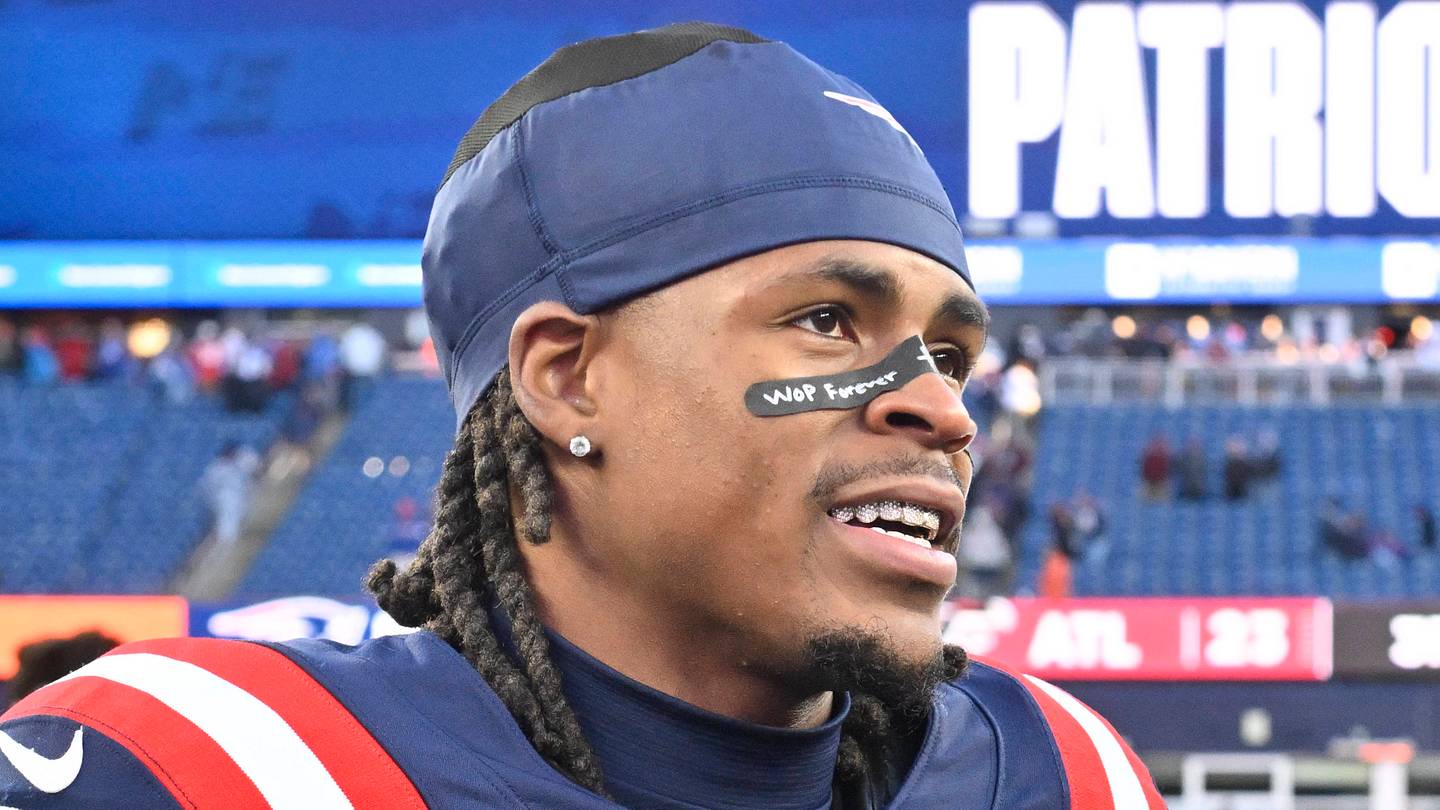 Drake Maye is making the Patriots' DeMario Douglas decision much more difficult