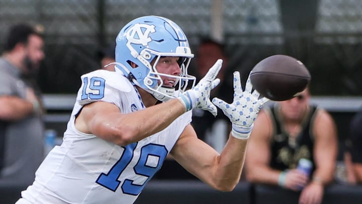 Sep 20, 2025; Orlando, Florida, USA; North Carolina Tar Heels tight end Jake Johnson (19) catches a pass during the second half against the UCF Knights at the Bounce House Stadium. Sep 20, 2025; Orlando, Florida, USA; North Carolina Tar Heels tight end Jake Johnson (19) catches a pass during the second half against the UCF Knights at the Bounce House Stadium.