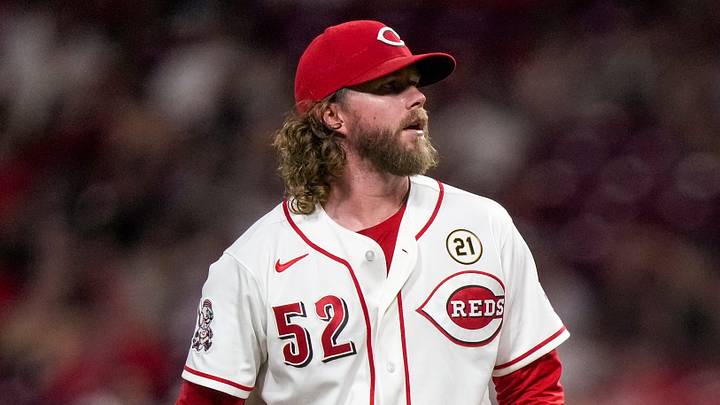 Cincinnati Reds pitcher Pierce Johnson (52) dries his hand Cincinnati Reds pitcher Pierce Johnson (52) dries his hand