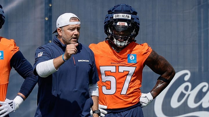 Jul 24, 2025; Englewood, CO, USA; Denver Broncos inside linebackers coach Jeff Schmedding with linebacker Levelle Bailey (56) and linebacker Justin Strnad (40) and linebacker Drew Sanders (41) and linebacker Dre Greenlaw (57) and linebacker Alex Singleton (49) during Denver Broncos Training Camp. Mandatory Credit: Isaiah J. Downing-Imagn Images Jul 24, 2025; Englewood, CO, USA; Denver Broncos inside linebackers coach Jeff Schmedding with linebacker Levelle Bailey (56) and linebacker Justin Strnad (40) and linebacker Drew Sanders (41) and linebacker Dre Greenlaw (57) and linebacker Alex Singleton (49) during Denver Broncos Training Camp. Mandatory Credit: Isaiah J. Downing-Imagn Images
