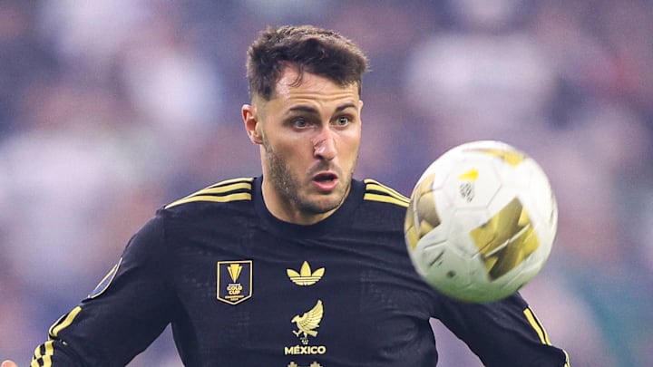 Santiago Gimenez must find his best goalscoring form.