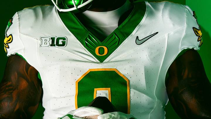 The Oregon Ducks are wearing their alternate white jerseys in Week 2.