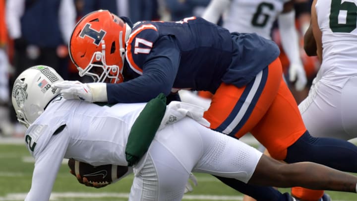 Illinois Fighting Illini linebacker Gabe Jacas (17) sacks Michigan State Spartans quarterback Aidan Chiles (2) Illinois Fighting Illini linebacker Gabe Jacas (17) sacks Michigan State Spartans quarterback Aidan Chiles (2)
