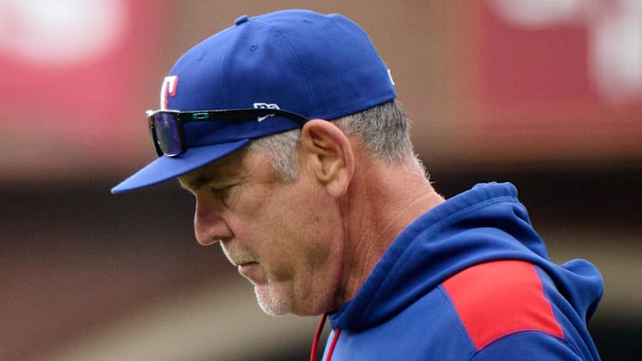 Texas Rangers manager Bruce Bochy (15) walks to the mound