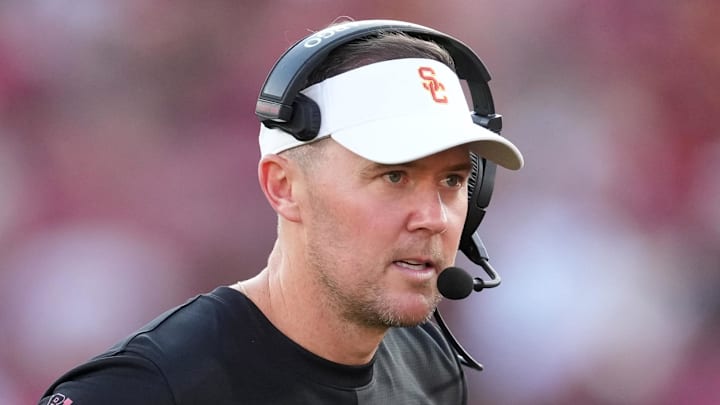 Aug 30, 2025; Los Angeles, California, USA; Southern California Trojans head coach Lincoln Riley talks with Southern California Trojans quarterback Husan Longstreet (4) in the second half against the Missouri State Bears at United Airlines Field at Los Angeles Memorial Coliseum. Mandatory Credit: Kirby Lee-Imagn Images Aug 30, 2025; Los Angeles, California, USA; Southern California Trojans head coach Lincoln Riley talks with Southern California Trojans quarterback Husan Longstreet (4) in the second half against the Missouri State Bears at United Airlines Field at Los Angeles Memorial Coliseum. Mandatory Credit: Kirby Lee-Imagn Images