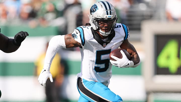 Oct 19, 2025; East Rutherford, New Jersey, USA; Carolina Panthers running back Rico Dowdle (5) runs with the ball while being defended by New York Jets defensive lineman Micheal Clemons (72) in the third quarter at MetLife Stadium. Mandatory Credit: Vincent Carchietta-Imagn Images Oct 19, 2025; East Rutherford, New Jersey, USA; Carolina Panthers running back Rico Dowdle (5) runs with the ball while being defended by New York Jets defensive lineman Micheal Clemons (72) in the third quarter at MetLife Stadium. Mandatory Credit: Vincent Carchietta-Imagn Images