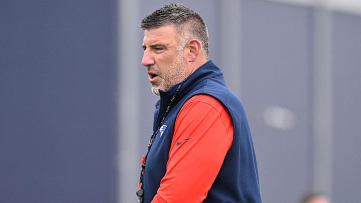 Jun 9, 2025; Foxborough, MA, USA; New England Patriots head coach Mike Vrabel watches over players during minicamp at Gillette Stadium. Mandatory Credit: Eric Canha-Imagn Images