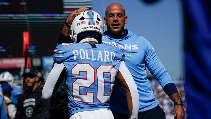 Tennessee Titans coach Robert Saleh congratulates running back Tony Pollard (20) after his touchdown during the first quarter at Nissan Stadium in Nashville, Tenn., Sunday, Oct. 25, 2026. Tennessee Titans coach Robert Saleh congratulates running back Tony Pollard (20) after his touchdown during the first quarter at Nissan Stadium in Nashville, Tenn., Sunday, Oct. 25, 2026.