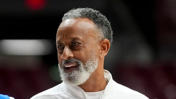Jan 8, 2026; Tuscaloosa, AL, USA; Kentucky head coach Kenny Brooks talks to Kentucky guard Tonie Morgan (5) during a timeout at Coleman Coliseum. Mandatory Credit: Gary Cosby Jr.-Tuscaloosa News