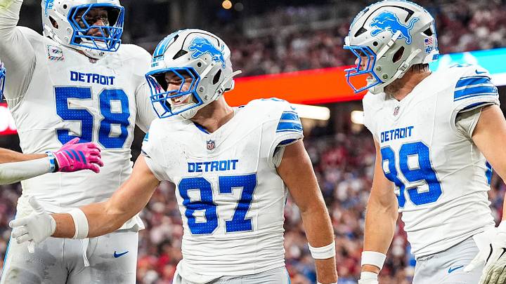 Detroit Lions tight end Sam LaPorta (87) celebrates a touchdown against Arizona Cardinals Detroit Lions tight end Sam LaPorta (87) celebrates a touchdown against Arizona Cardinals