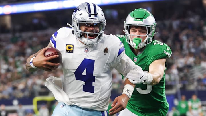 Dallas Cowboys quarterback Dak Prescott runs for a touchdown against the Philadelphia Eagles at AT&T Stadium. 