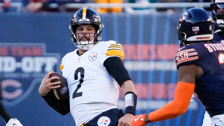 Nov 23, 2025; Chicago, Illinois, USA; Pittsburgh Steelers quarterback Mason Rudolph (2) carries the ball against the Chicago Bears during the second half at Soldier Field. Mandatory Credit: David Banks-Imagn Images Nov 23, 2025; Chicago, Illinois, USA; Pittsburgh Steelers quarterback Mason Rudolph (2) carries the ball against the Chicago Bears during the second half at Soldier Field. Mandatory Credit: David Banks-Imagn Images