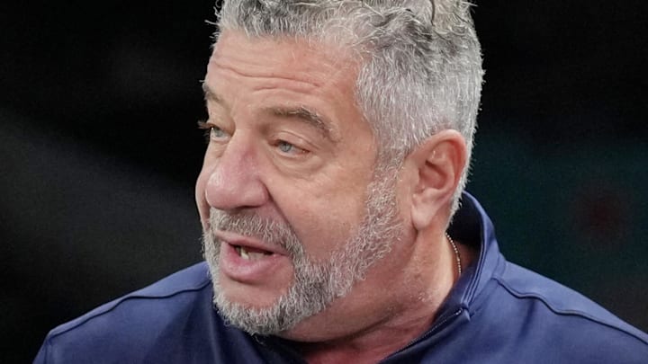 Auburn Tigers basketball coach Bruce Pearl would call the hogs because of Sarah Huckabee Sanders's stance on Israel