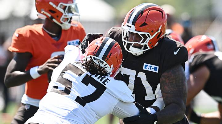 Cleveland Browns offensive tackle Tytus Howard blocks defensive end Isaiah McGuire