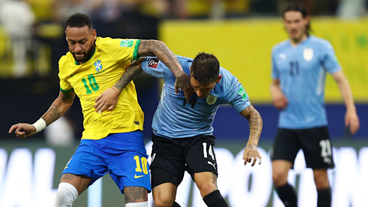 Lesionado, Neymar intensifica tratamento no tornozelo direito com fisioterapia para agilizar recuperação e voltar a servir a Seleção Brasileira