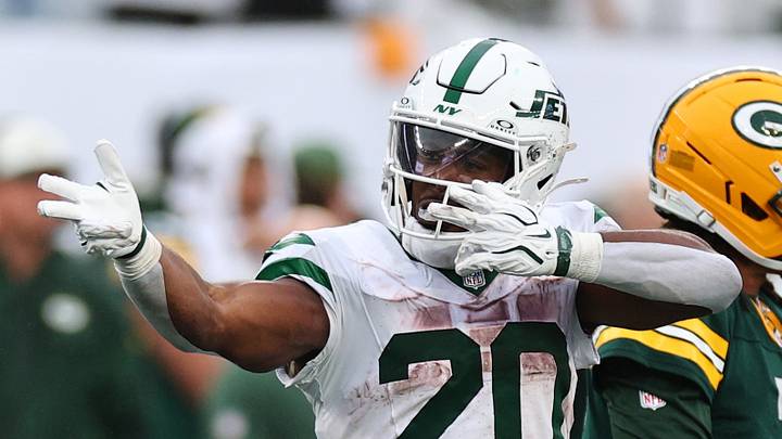 Sep 20, 2026; East Rutherford, New Jersey, USA;  New York Jets running back Breece Hall (20) celebrates a 43-yard reception against the Green Bay Packers  during the third quarter at MetLife Stadium.  Mandatory Credit: Vincent Carchietta-Imagn Images