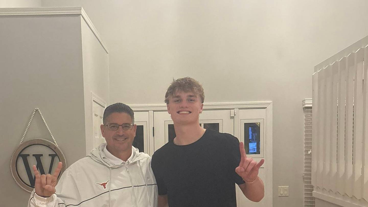 Texas Wins Massive Recruiting Battle For One of the Top TE's in the Country