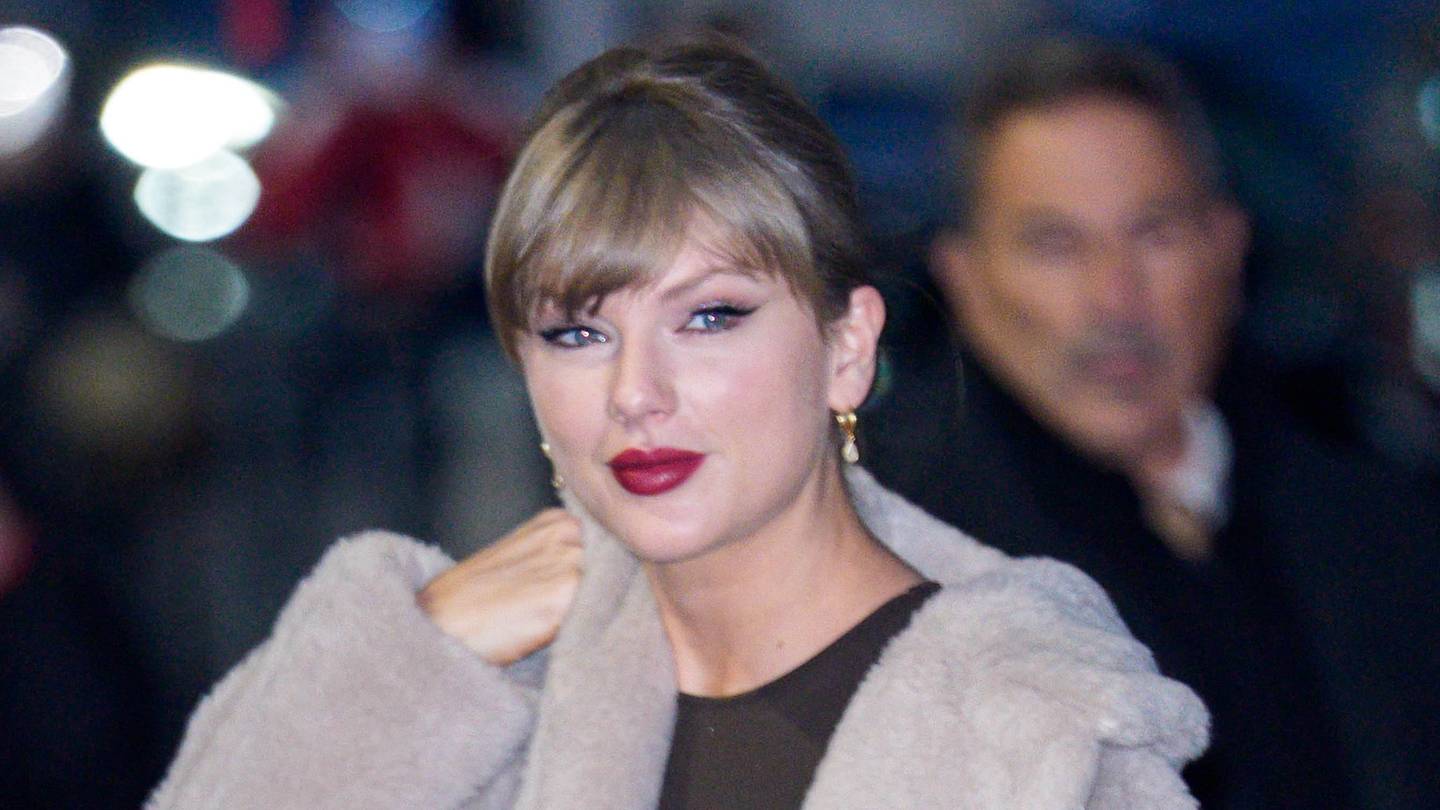 Taylor Swift tips Kansas City Chiefs employee a grand amount in the