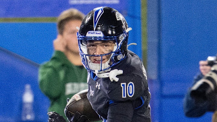 Nov 1, 2025; San Jose, California, USA; San Jose State Spartans wide receiver Danny Scudero (10) runs in for the touchdown after the catch against the Hawaii Rainbow Wahine during the third quarter at CEFCU Stadium. 