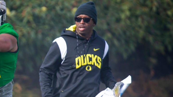 New co-defensive coordinator and safeties coach Chris Hampton, right, joins the first practice of spring for Oregon football as they prepare for the 2023 season.
Eug 031623 Uo Spring Fb 06 New co-defensive coordinator and safeties coach Chris Hampton, right, joins the first practice of spring for Oregon football as they prepare for the 2023 season.
Eug 031623 Uo Spring Fb 06