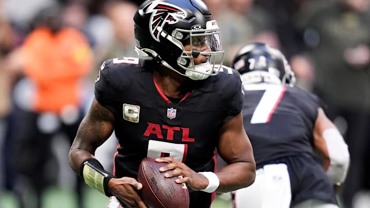 Nov 16, 2025; Atlanta, Georgia, USA; Atlanta Falcons quarterback Michael Penix Jr. (9) looks for an open receiver in the second half against the Carolina Panthers at Mercedes-Benz Stadium. Nov 16, 2025; Atlanta, Georgia, USA; Atlanta Falcons quarterback Michael Penix Jr. (9) looks for an open receiver in the second half against the Carolina Panthers at Mercedes-Benz Stadium.