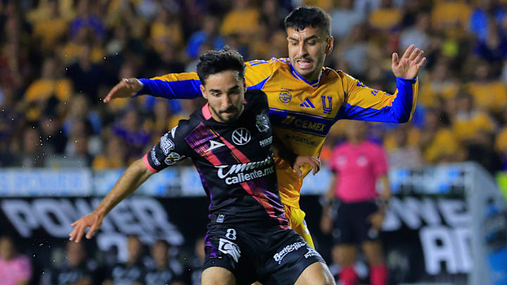 Miguel Ramírez y el argentino Ángel Correa en el Apertura 2025