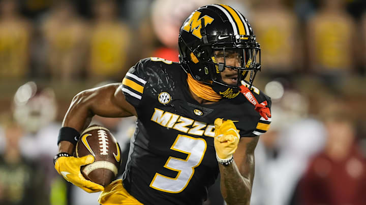 Missouri Tigers wide receiver Luther Burden III (3) runs with the ball during the first half against the Oklahoma Sooners 