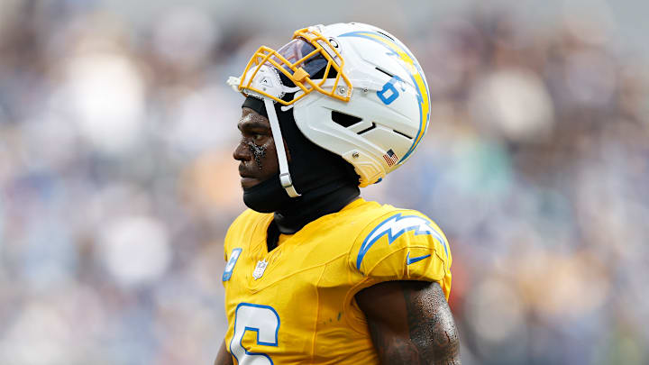 Los Angeles Chargers linebacker Denzel Perryman