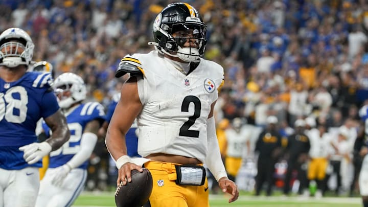 Pittsburgh Steelers quarterback Justin Fields (2) rushes for a touchdown Sunday, Sept. 29, 2024, during a game against the Indianapolis Colts at Lucas Oil Stadium in Indianapolis.