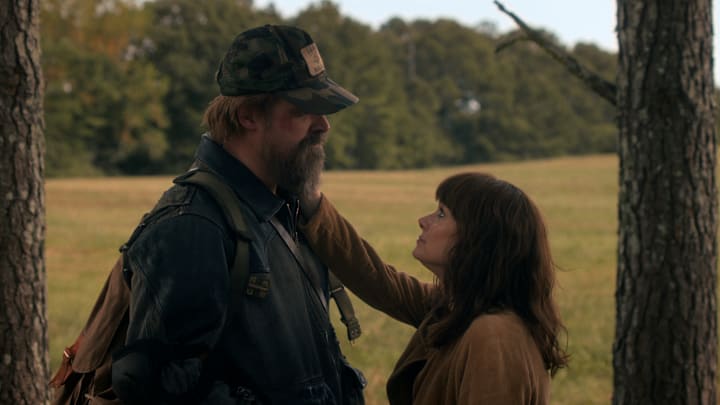  (L to R) David Harbour as Jim Hopper and Winona Ryder as Joyce Byers in Stranger Things 5