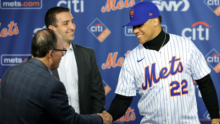 Cohen, left, and Soto shake hands at Thursday’s introductory press conference.