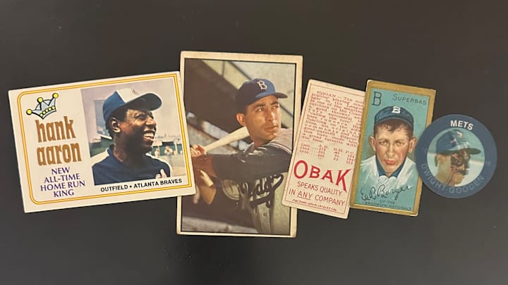 Assorted baseball cards