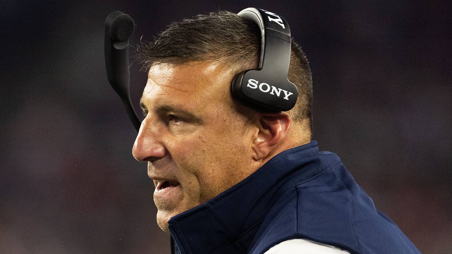 Mike Vrabel's recent harsh message on the Patriots roster cuts both ways