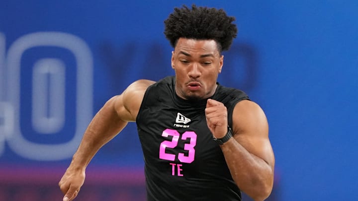 Feb 27, 2026; Indianapolis, IN, USA; Oregon tight end Kenyon Sadiq (TE23) during the NFL Scouting Combine at Lucas Oil Stadium. Feb 27, 2026; Indianapolis, IN, USA; Oregon tight end Kenyon Sadiq (TE23) during the NFL Scouting Combine at Lucas Oil Stadium.