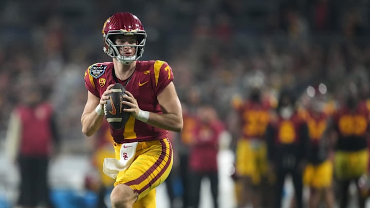Southern California Trojans quarterback Miller Moss (7) 