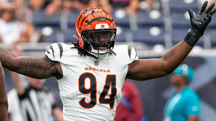 Cincinnati Bengals defensive end Shemar Stewart (94)