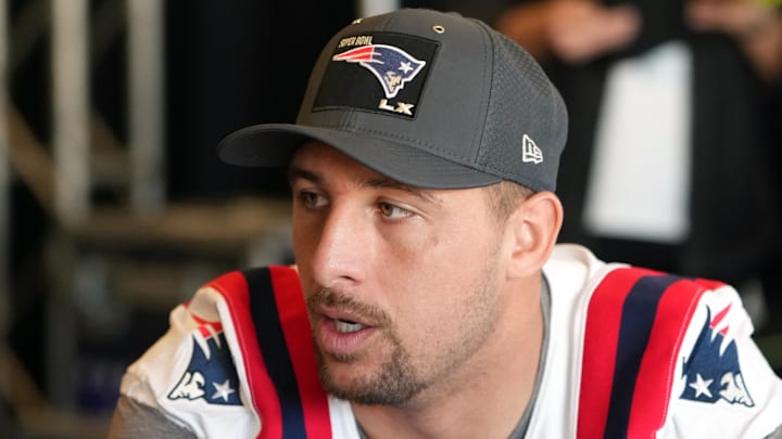 New England Patriots tight end Austin Hooper