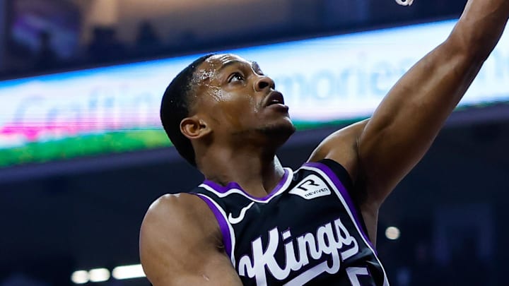 Jan 16, 2025; Sacramento, California, USA; Sacramento Kings guard De'Aaron Fox (5) drives to the basket against Houston Rockets forward Dillon Brooks (9) during the first quarter at Golden 1 Center. Mandatory Credit: Sergio Estrada-Imagn Images